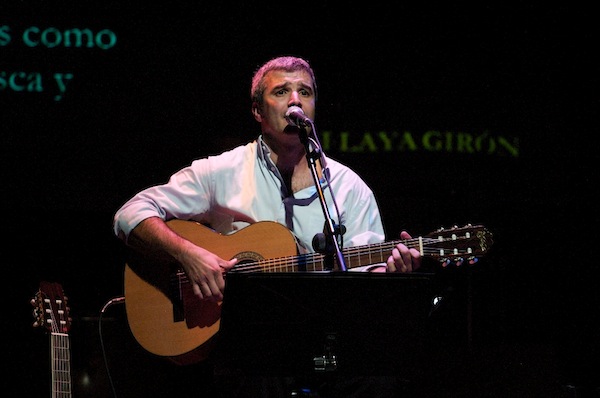 El cantautor Antonio Peña versiona a Silvio Rodríguez en Agaete.