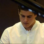 Isaac Martínez: «Con esfuerzo y sacrificio», así define el joven pianista su dedicación por la música