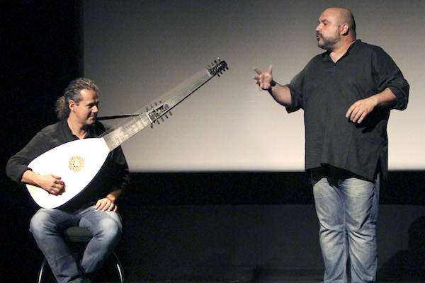 Instante del montaje Con cierto sexo que protagonizan Félix Albo y Carlos Oramas.