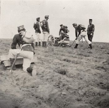 Unos soldados de maniobras en Telde en 1915