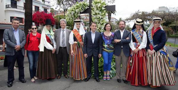Santa Cruz de Tenerife celebra su 520 cumpleaños con las cruces de flores
