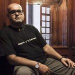 Alexis Ravelo: «Si yo pongo en una novela droga en Elcano, no se lo cree nadie»