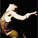 La coreógrafa Tania Arias ofrece el espectáculo ‘Bailarina de fondo en concierto’