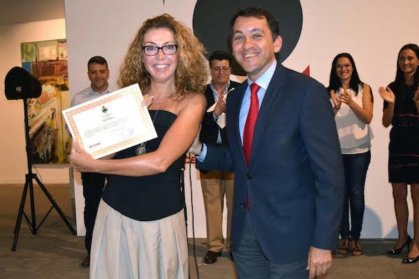 Adelaida Arteaga, ganadora del primer premio de la Bienal Regional de Artes Plásticas