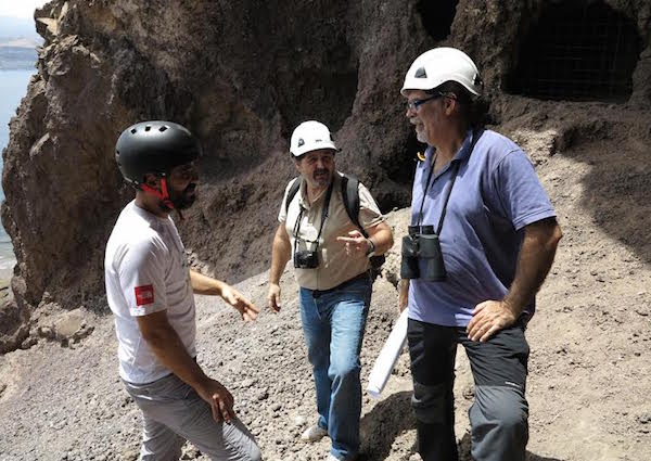 Inicio de la diagnosis geológica de la zona arqueológica de las Cuevas de Los Canarios