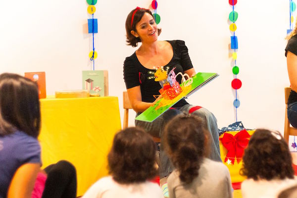 Proyecto para la promoción y fomento de la lectura, ofrece tres sesiones de cuentos infantiles