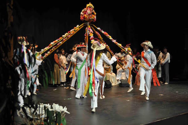 La Agrupación Folklórica Universitaria de La Laguna lleva el espectáculo “Vamos de fiesta” a Ingenio