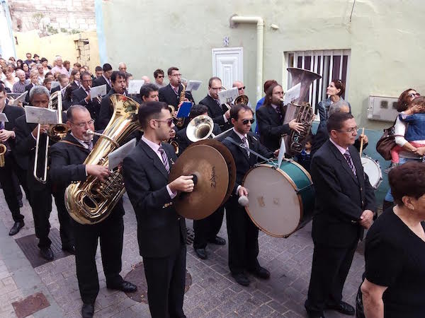 La banda de música Amigos del Arte actúa este domingo en la plaza del Príncipe
