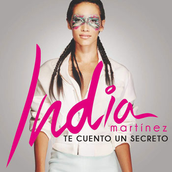India Martínez firma ejemplares de su último disco ‘Te cuento un secreto’